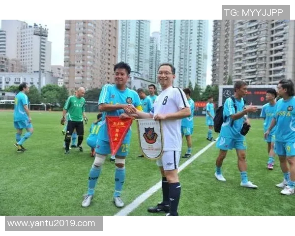 永潮足球明星卡引领球迷热潮助力年轻球员梦想成真